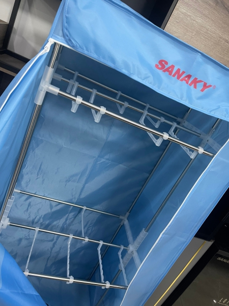 Hình ảnh bên trong tủ sấy quần áo Sanaky SNK-V2THNK